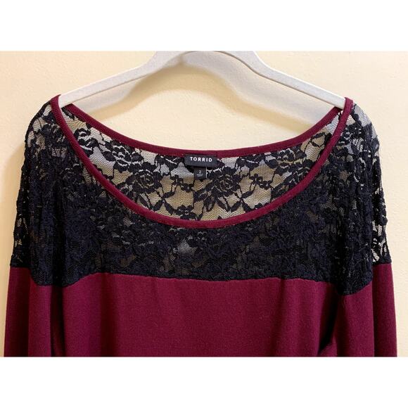 Torrid Sweater Size 2 Burgundy Black Knit Back Lace Pullover Relaxed Fit - Picture 2 of 10